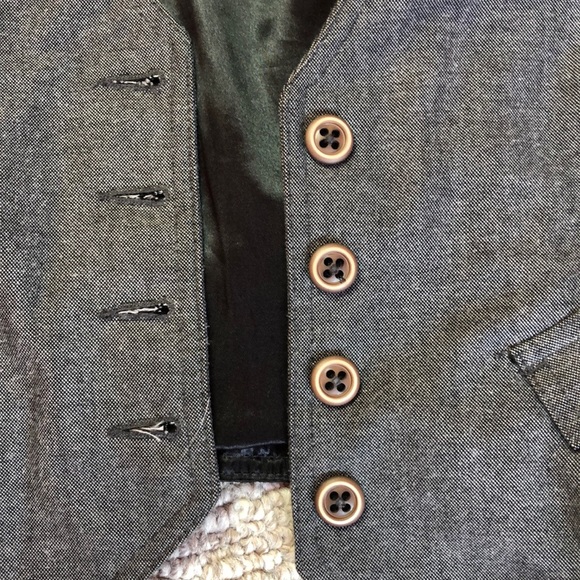 Vest - Picture 2 of 5